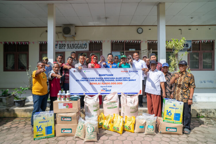 Pupuk Kaltim Salurkan Bantuan Rp100 Juta untuk Petani Terdampak Banjir di Kota Padang
