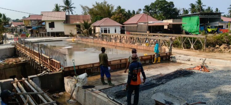 Optimis Selesai Lebih Cepat, Jembatan Guntung Masuk Tahap Pengecoran