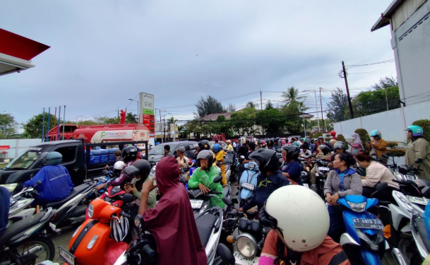 Apa yang Bisa Kita Lakukan di Tengah Kelangkaan Bensin?